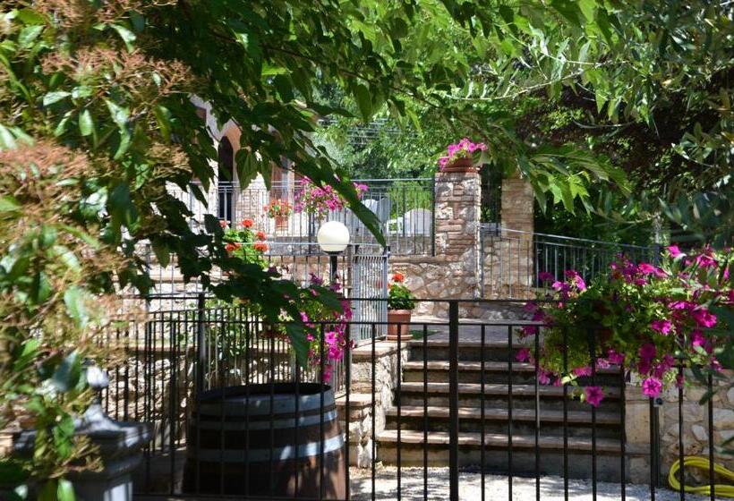 Апартаменты 2 спальни Вид на Сад, Casale Santa Caterina