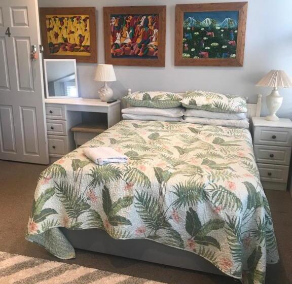 Quarto Triplo Estandar Banheiro Compartilhado, Acacia Villas Guest House
