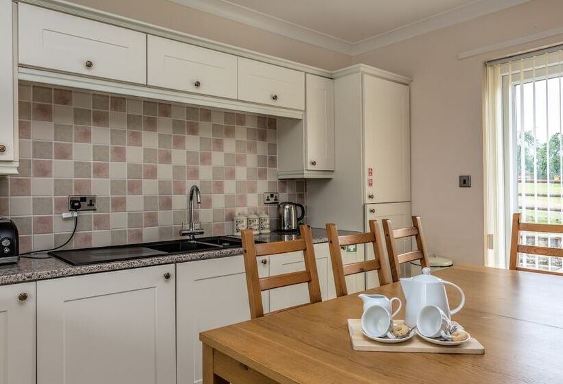 Дом 3 Спальни, Oakerthorpe Holiday Village