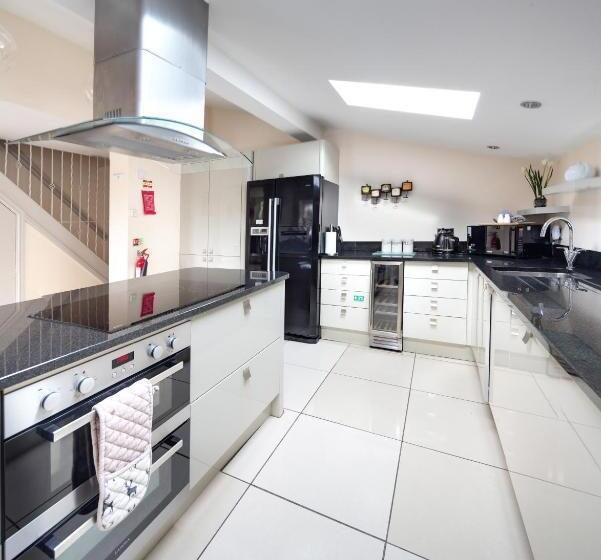 Дом 4 Спальни, Oakerthorpe Holiday Village
