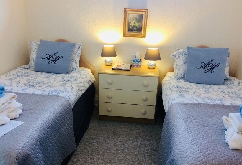 اتاق استاندارد با سرویس بهداشتی مشترک, Arden House