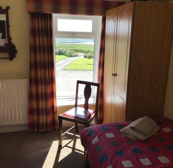 חדר סטנדרט לשלושה, Carnside Guest House
