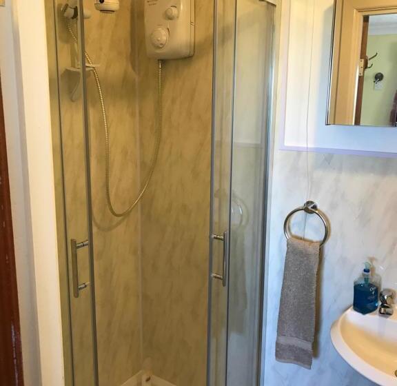 חדר משפחתי, Carnside Guest House
