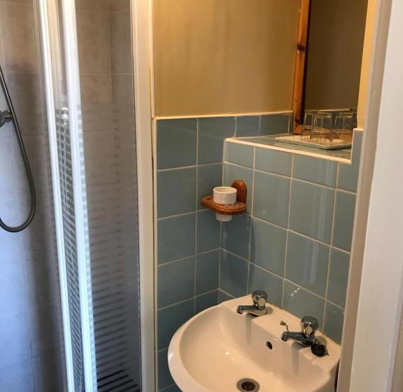 חדר סטנדרט לשלושה, Carnside Guest House