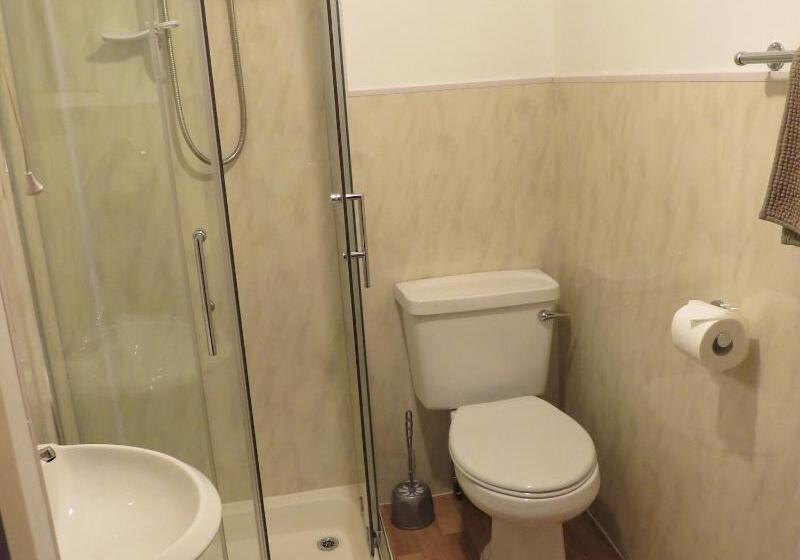 חדר סטנדרט לשלושה, Carnside Guest House