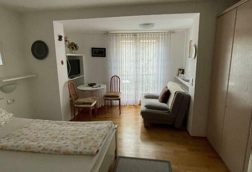 Номер Стандарт с Балконом, Garni Vitamari
