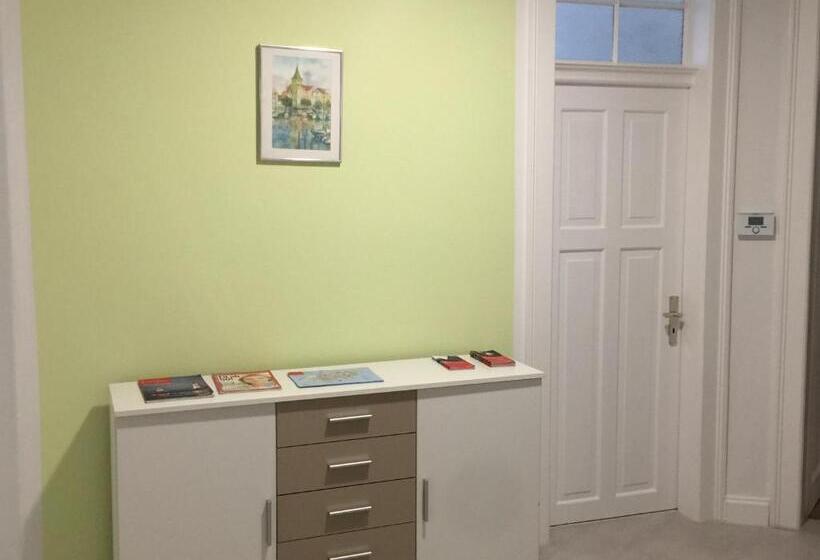 Трехместный Номер Стандарт Совместная Ванная, Gästezimmer Hozici