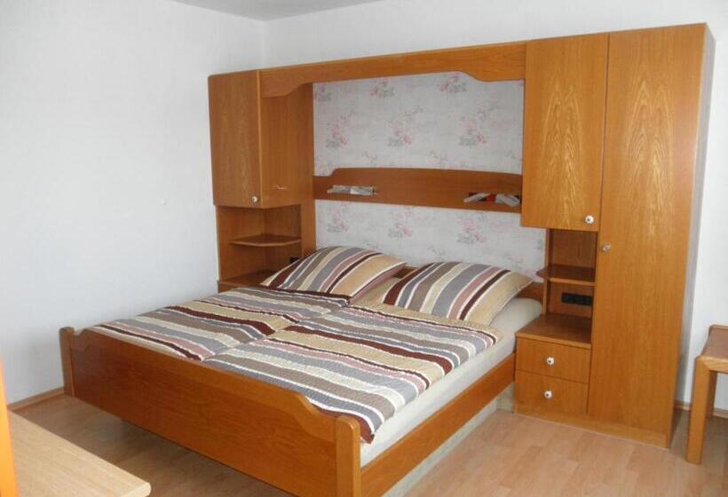 Apartamento 1 Dormitório com Sacada, Pension Zum Köhler