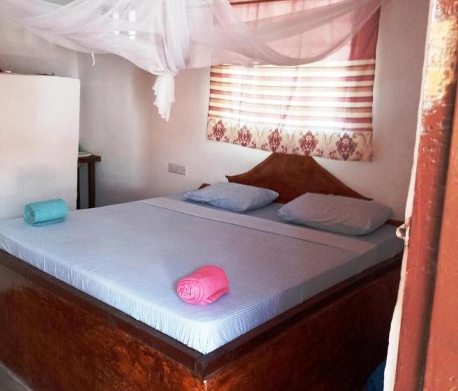 غرفة عائلية, New Iddi Villa