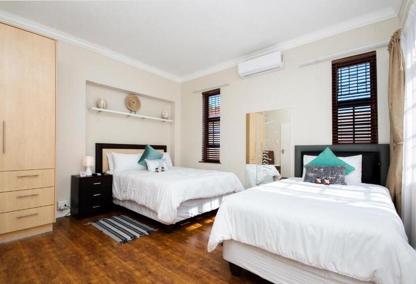 Номер Стандарт Вид на Бассейн, Walmer Villiers Self Catering