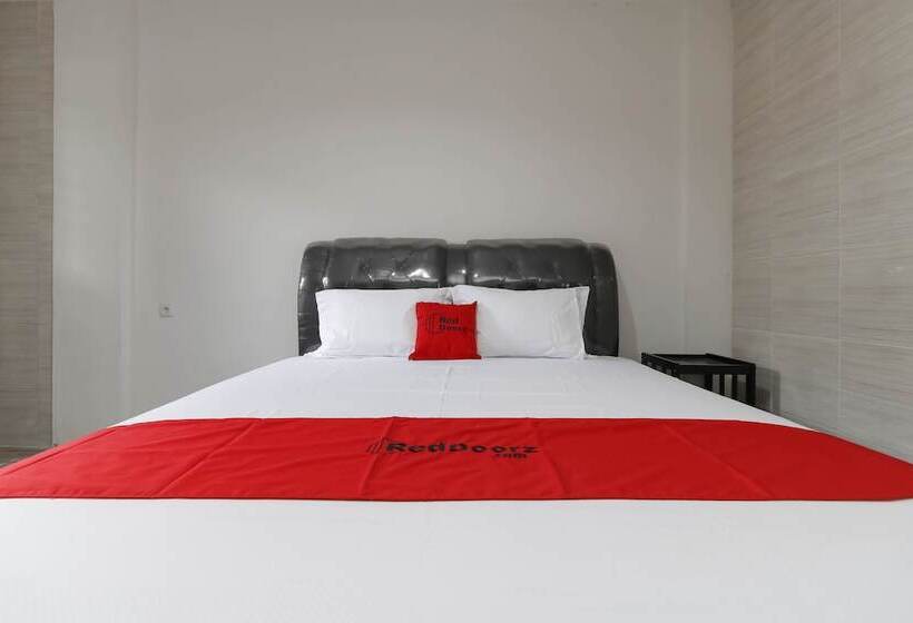 Номер Стандарт, Reddoorz Plus Near Rs Royal Prima