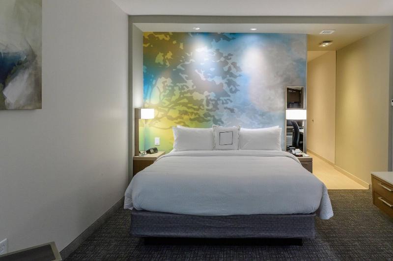 חדר סטנדרט עם מיטת קינג, Courtyard By Marriott Lake Jackson