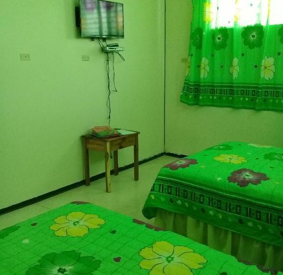 Economy Triple Room, Hostel Quintonido