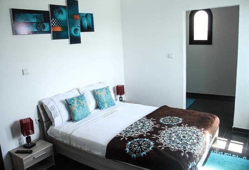 Quarto Estandar com Sacada, Ayt Karoum