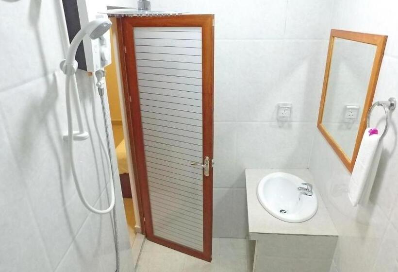 اتاق لوکس با چشم‌انداز دریا, Nemo Inn