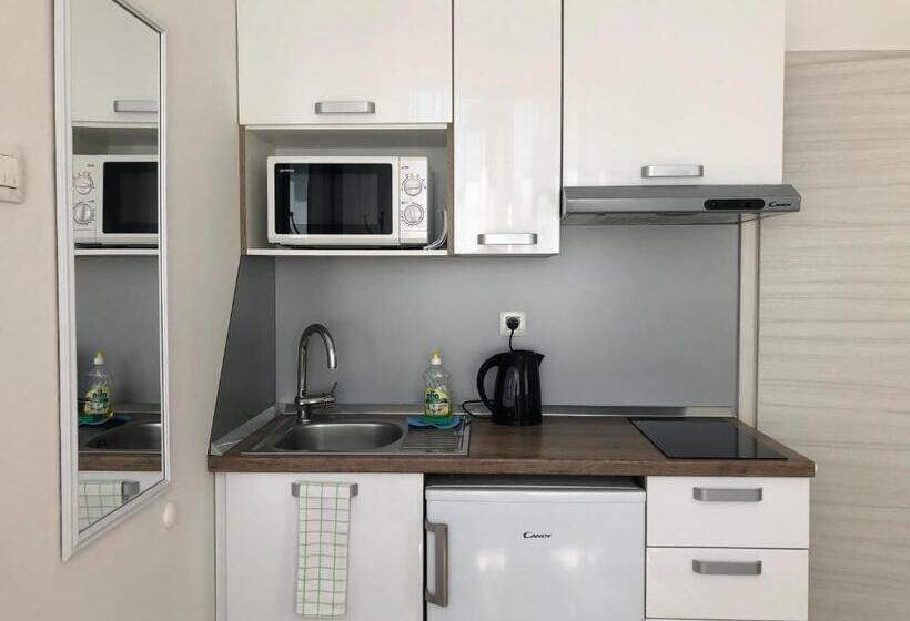 استودیوی استاندارد, Apartments & Rooms Nardin