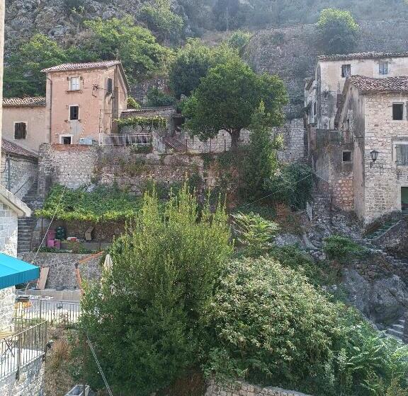 اتاق استاندارد سه تخته با سرویس بهداشتی مشترک, Guesthouse Bit Accommodation