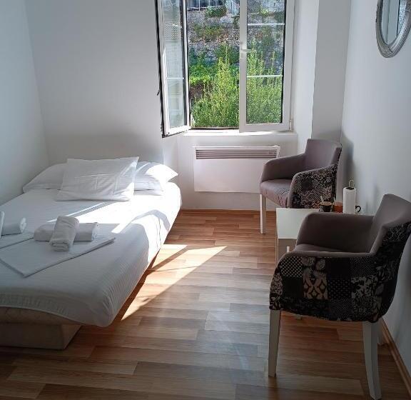 اتاق استاندارد سه تخته با سرویس بهداشتی مشترک, Guesthouse Bit Accommodation