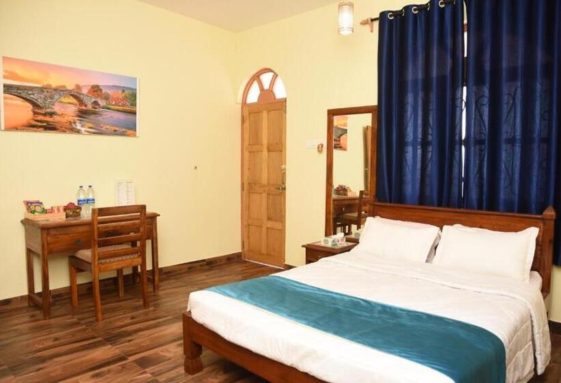 Номер Стандарт с Балконом, Bens Inn