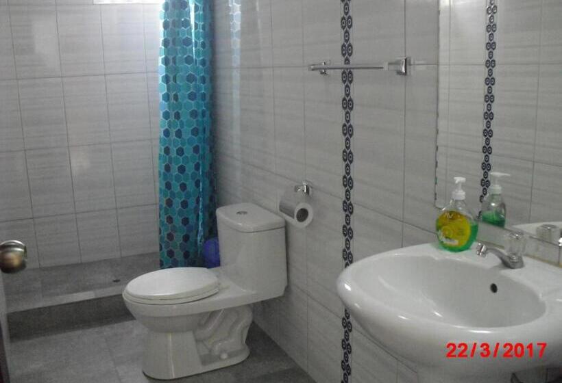 غرفة قياسية ثلاثية, Kelebek Hostel