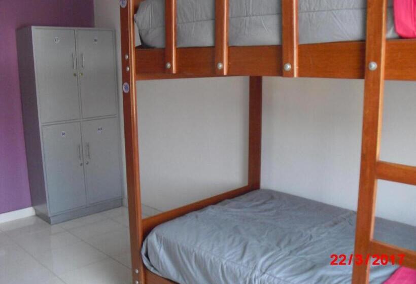 سرير فى غرفة مشتركه, Kelebek Hostel