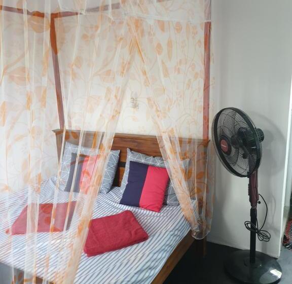 Номер Deluxe, Double G Motel