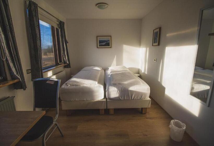 اتاق استاندارد با سرویس بهداشتی مشترک, Ormurinn Guesthouse
