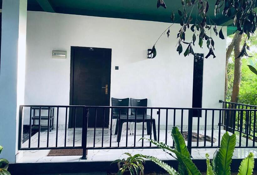 اتاق لوکس با بالکن, Green House Resort