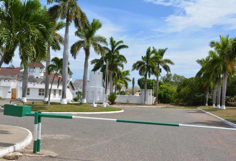 استودیوی استاندارد با چشم‌انداز دریا, Seacastles By The Beach/pool