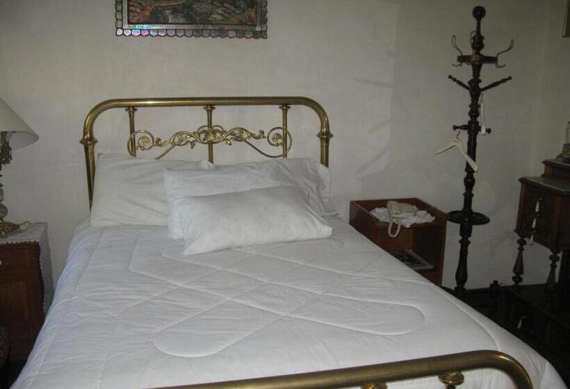 اتاق استاندارد چهار تخته, Museo Casona Ugarte Leon