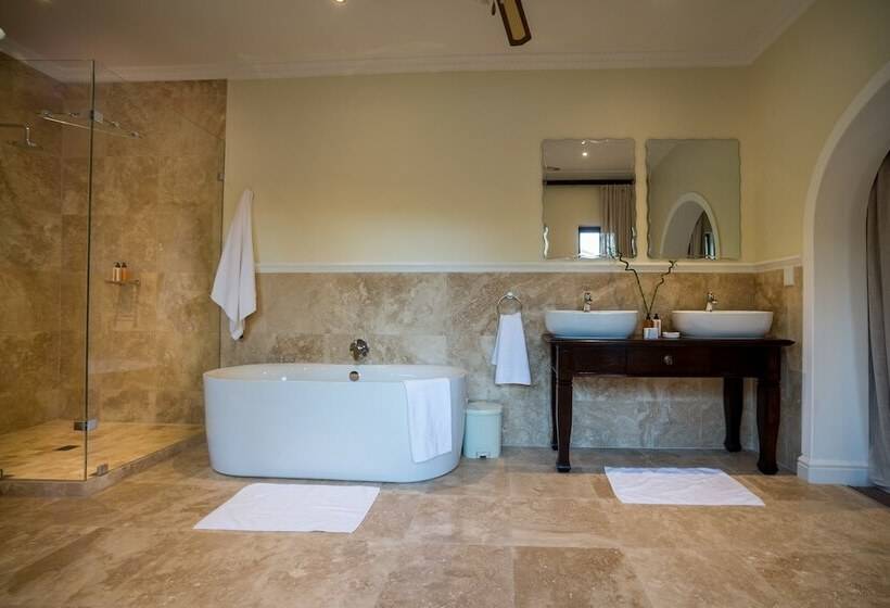 Люкс Повышенной Комфортности, Boutique Villa Guesthouse