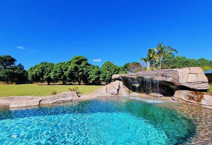 اتاق لوکس با تخت بزرگ, Benka Lifestyle Country Cottages