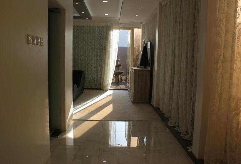 Апартаменты 1 Спальня, Orient House