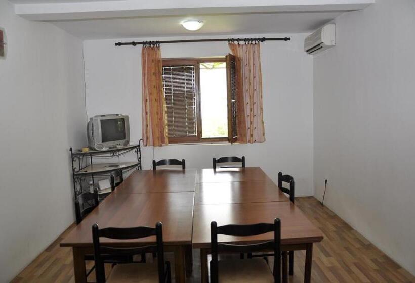اتاق استاندارد با چشم‌انداز باغ, Guest House Lalic