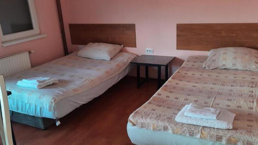 اتاق استاندارد سه تخته با سرویس بهداشتی مشترک, Guest House Trajkovic
