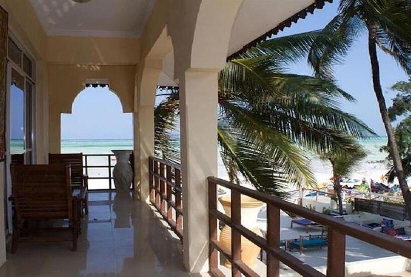 2침실 아파트 풀장 전망, Paje Beach Apartments &