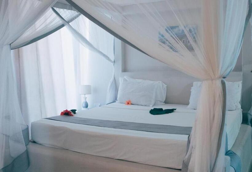 2침실 아파트 풀장 전망, Paje Beach Apartments &