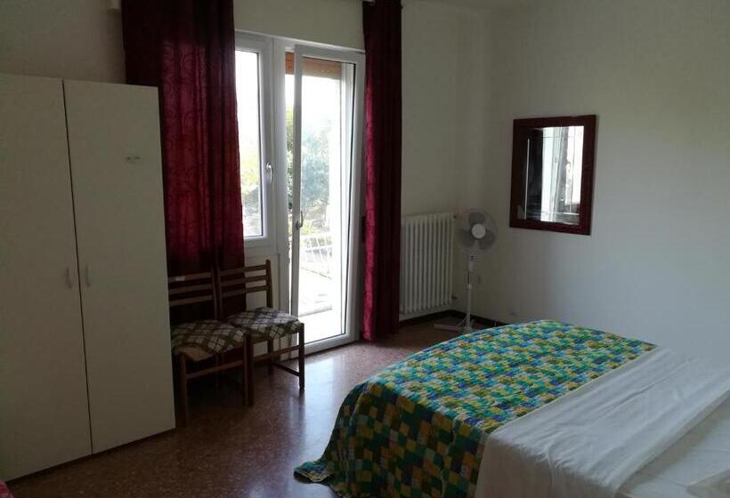 带共用浴室的标准房间, Venice Garden House