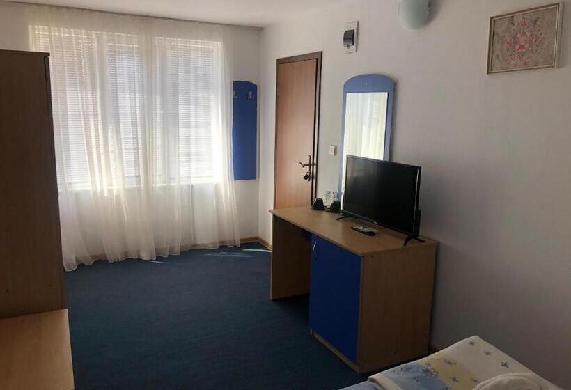 Номер Стандарт с Балконом, Guest House Rai