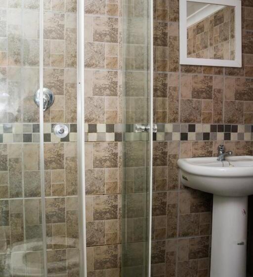اتاق خانوادگی, Tyday Accommodation