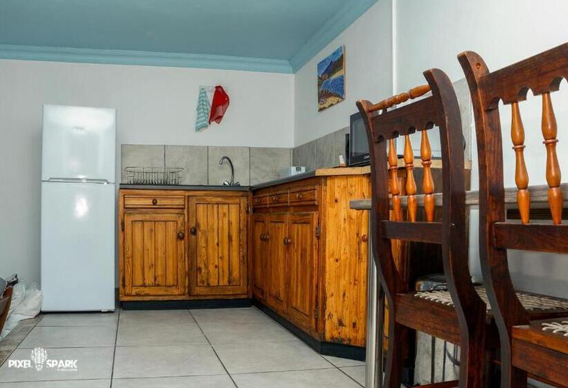 اتاق خانوادگی, Tyday Accommodation
