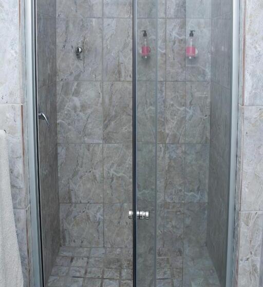 اتاق استاندارد با چشم‌انداز استخر, Tyday Accommodation
