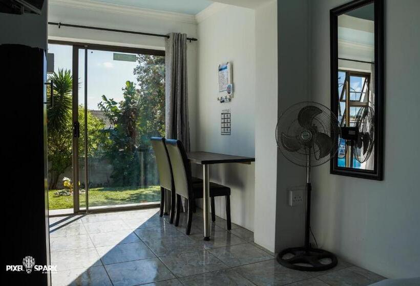 اتاق استاندارد با چشم‌انداز استخر, Tyday Accommodation