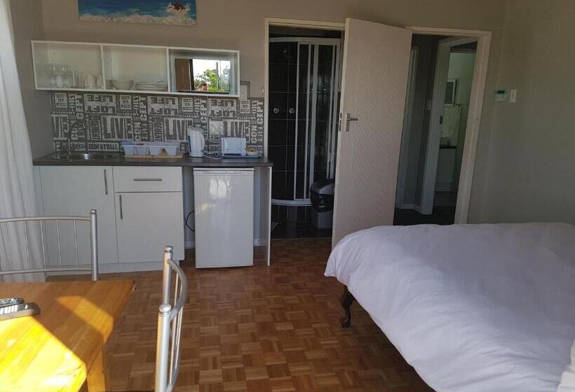 اتاق استاندارد سه نفره, Tyday Accommodation
