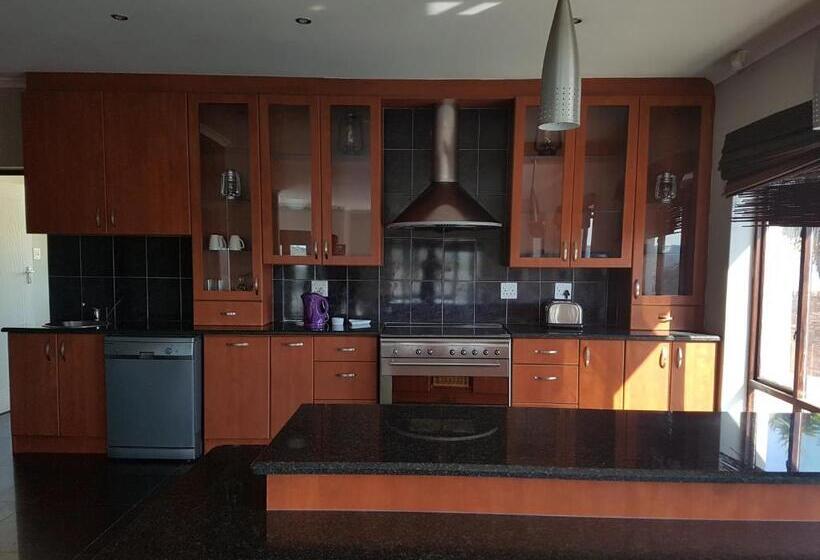 اتاق لوکس چهار تخته, Tyday Accommodation