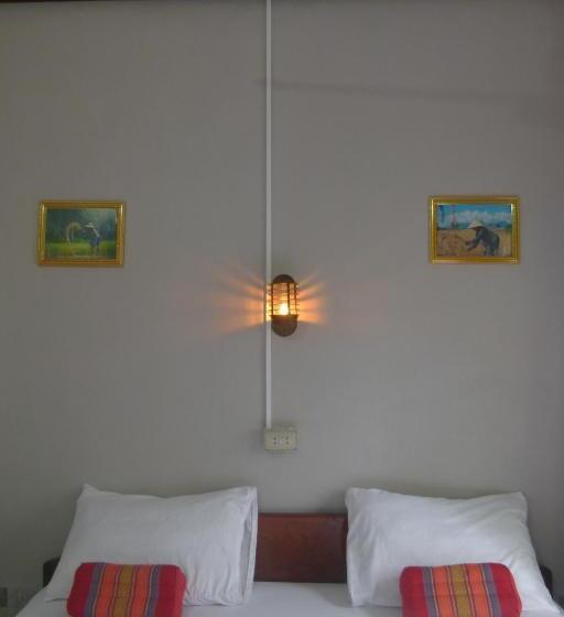 اتاق استاندارد, Khamphouy Guesthouse