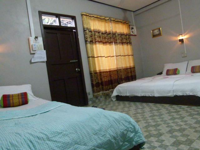 اتاق استاندارد سه نفره, Khamphouy Guesthouse