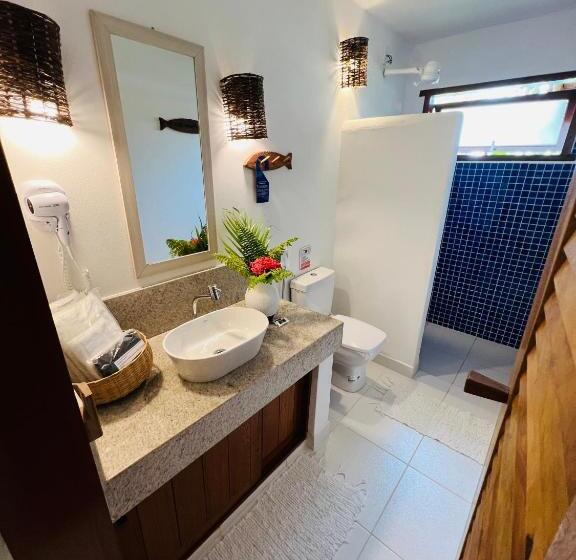 Quarto Triplo Estandar Vista Piscina, Pousada Pandoro