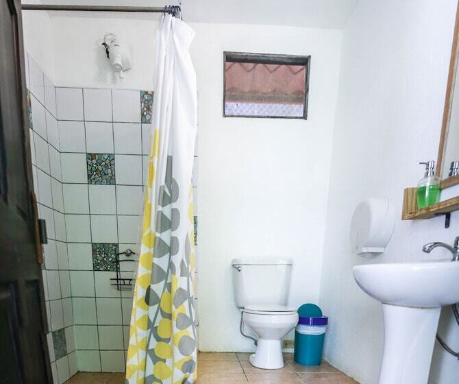 اتاق استاندارد با سرویس بهداشتی مشترک, Believe Surf & Yoga Lodge Santa Teresa