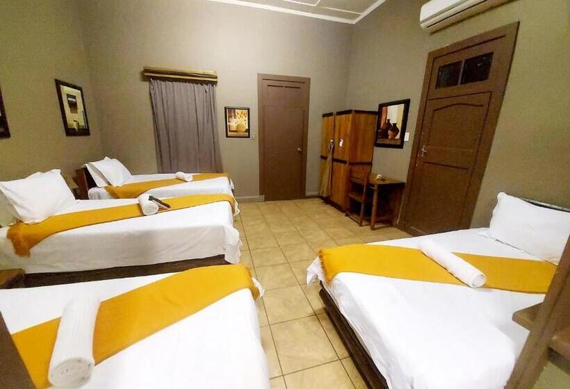 Четырехместный Номер Стандарт, Sundown Lodge